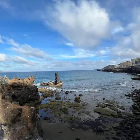 Vistas “la Caleta” *